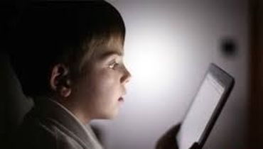 اعتیاد اینترنتی کودکان و نوجوانان را جدی بگیریم