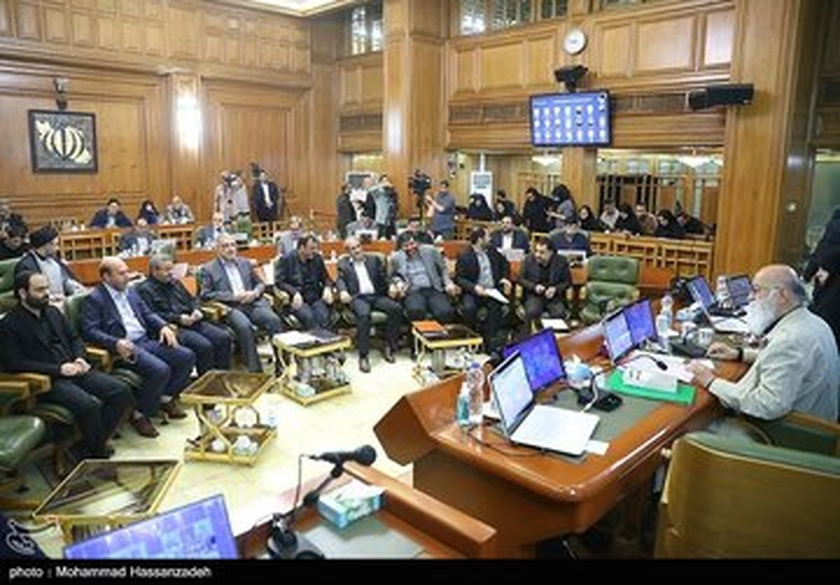 جنگ اصولگرایان در بهشت/ اعضای شورای شهر تهران معترض به توهین های باند زاکانی/ شهردار باید پاسخ‌گوی موضوعات شورا باشد