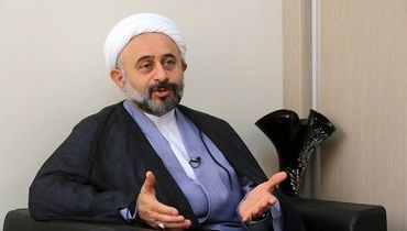 امام خمینی پراندن عمامه روحانیون حکومتی را جایز می دانست