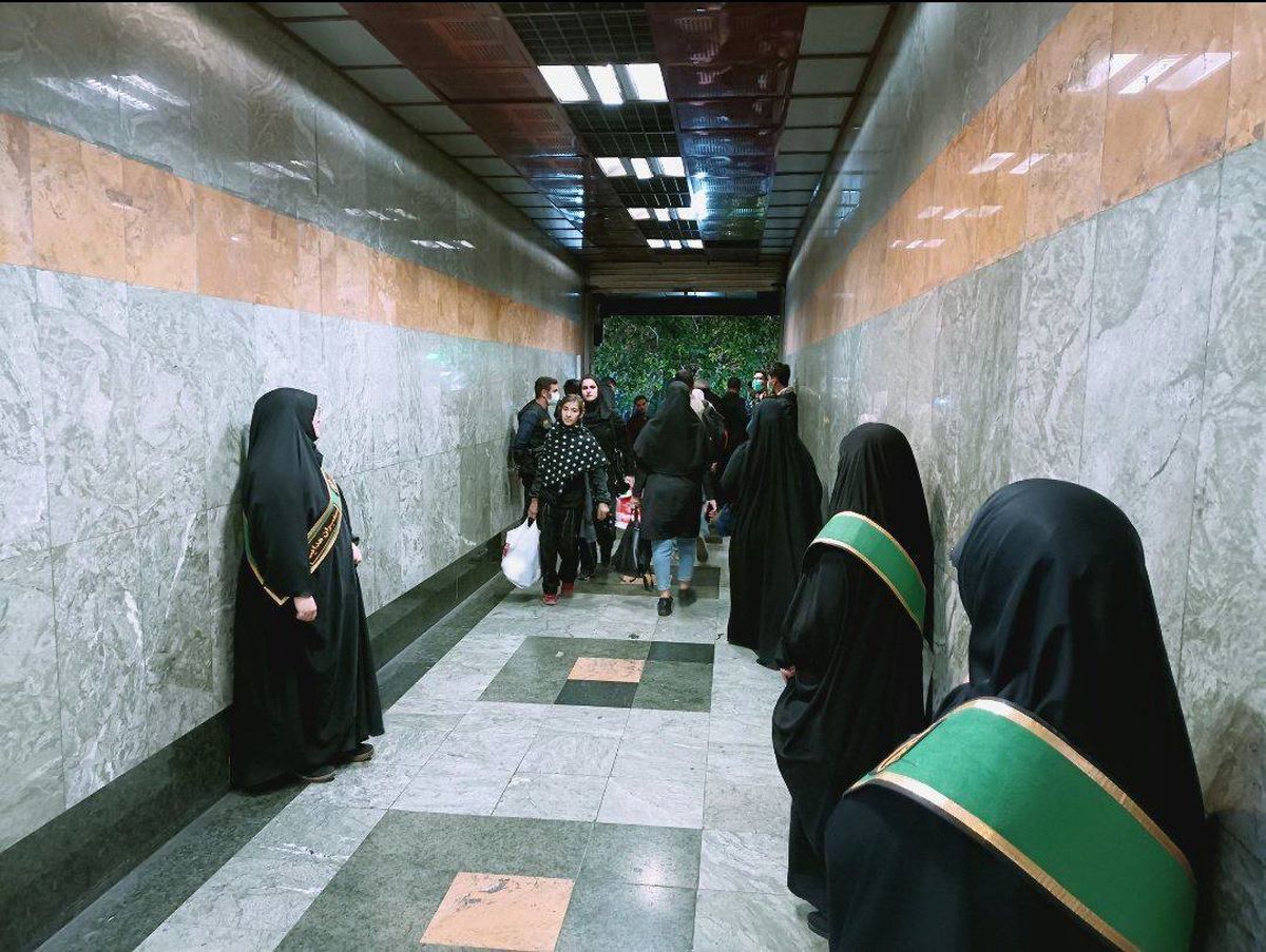 چرا کسی مسئولیت حجاب بانان مترو را نمی‌پذیرد؟