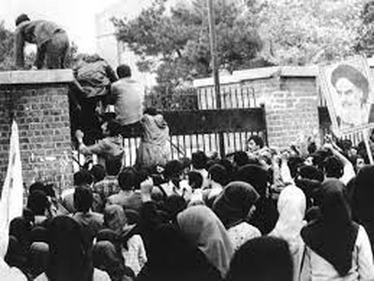 عکس تاریخی از گروگان‌های آمریکایی در ایران
