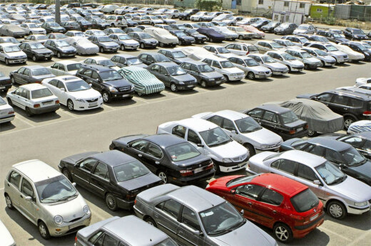 خودروسازان با احتکار نمی‌توانند مجوز افزایش قیمت بگیرند
