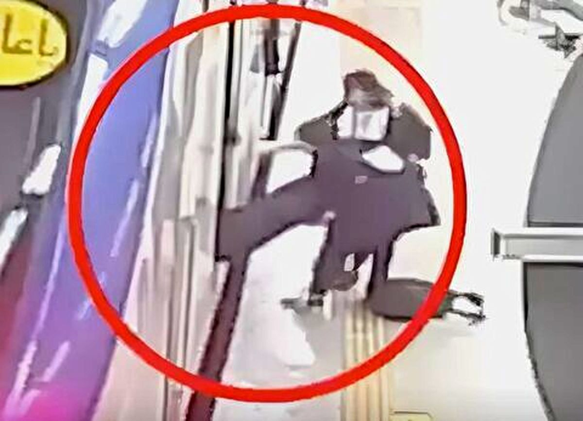 اگر روایت رسمی از بیهوش شدن دختر دانش‌آموز در مترو بدون‌ نقص است، چرا خبرنگار بازداشت می‌شود؟