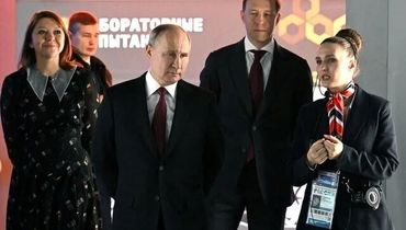 رفتار قابل تامل پوتین در بازدید از نمایشگاه دستاوردهای روسیه