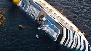 غرق شدن کشتی اماراتی حامل خودرو در آب‌های عسلویه