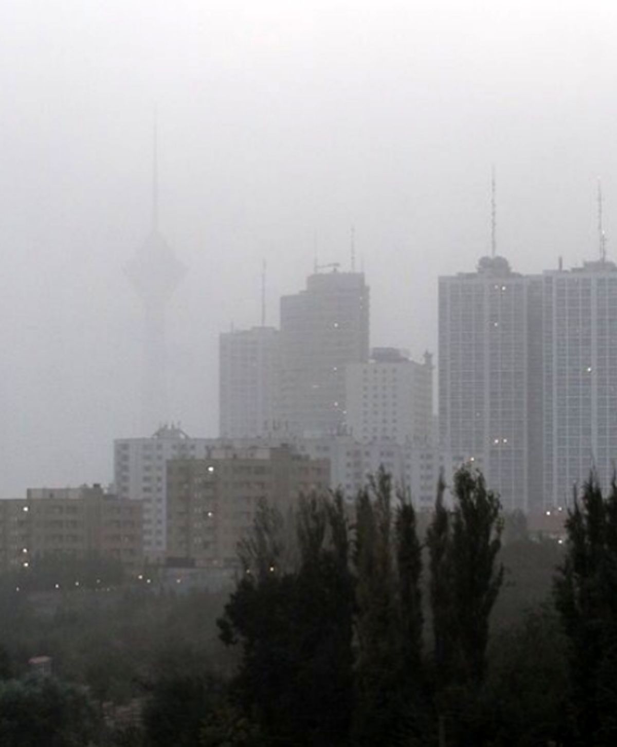 هوای «ناسالم» تهران برای گروه‌های حساس/ احتمال «رگبار» و «گرد و خاک» در برخی مناطق