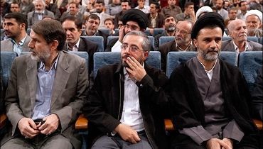 سیاسیون صورتیِ تیتش مامانی، سرنوشت ایران را در دست دارند