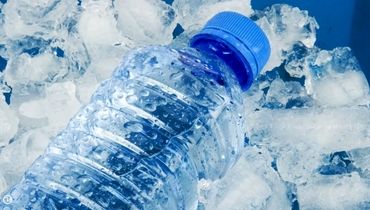 بطری‌های آب‌معدنی حاوی میکروپلاستیک؛ آیا دوباره پر کردن آنها سلامتی ما را به خطر می‌اندازد؟