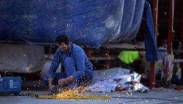 شرط مهم برای نجات کارگران ایرانی از دام تورم