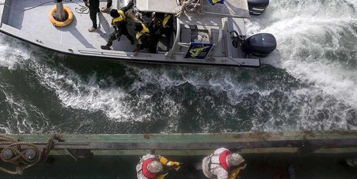 توقیف دو کشتی توسط سپاه پاسداران در آب‌های خلیج فارس +عکس