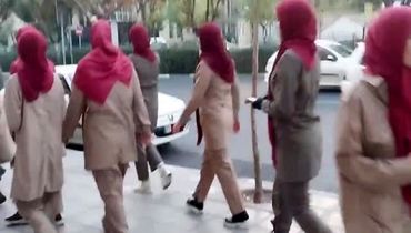 حضور عجیب افرادی با لباس منافقین در خیابان‌های تهران!!!