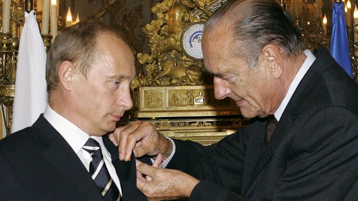 مدالی که دولت فرانسه به پوتین و زلنسکی داد؛ آیا ماکرون نشان رئیس جمهور روسیه را پس می‌گیرد؟