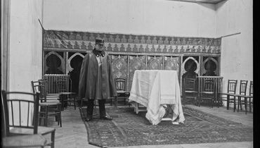 تصویری تلخ از تشییع جنازه احمد شاه قاجار در پاریس