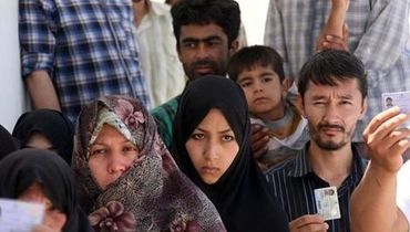 مهاجران افغانستانی در حال خروج از ایران/ عکس