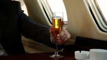 چرا نوشیدن الکل در هواپیما می‌تواند برای قلب مضر باشد؟ 