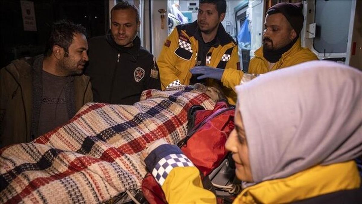 
نجات معجزه‌آسای ۲ نفر دیگر ۲۶۰ ساعت پس از زلزله در ترکیه
